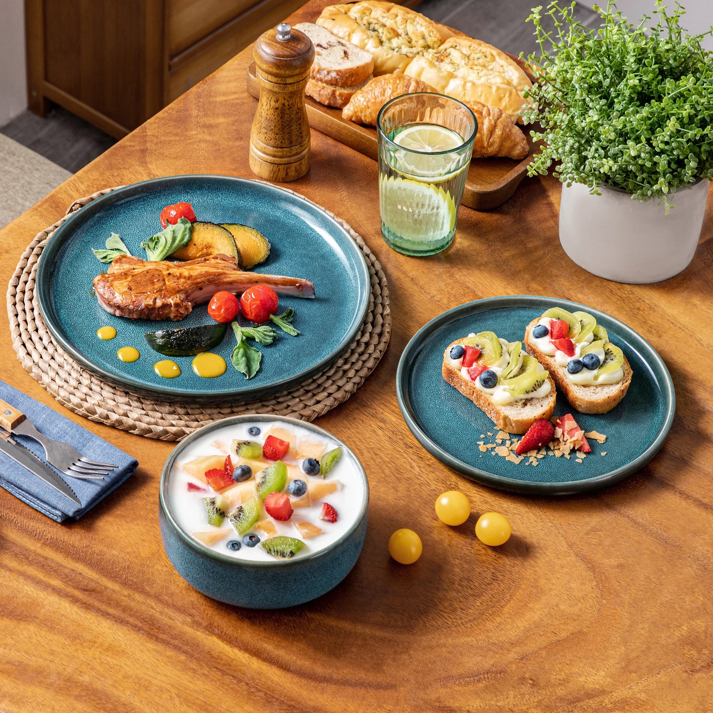 Blue Ceramic Plate Set With Reactive Glaze Vertical Edge