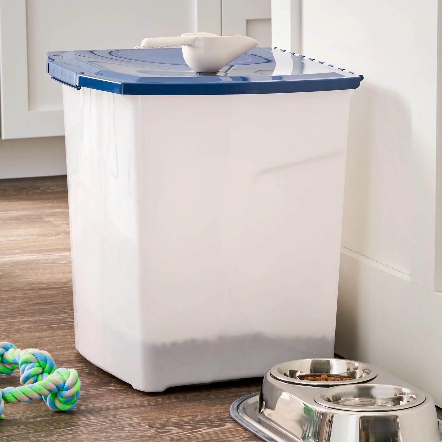 Plastic Pet Food Storage Container with Locking Lid 25 lb Capacity - Cooky Kitchenware